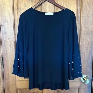 Beautiful 3/4 embellished sleeve shirt